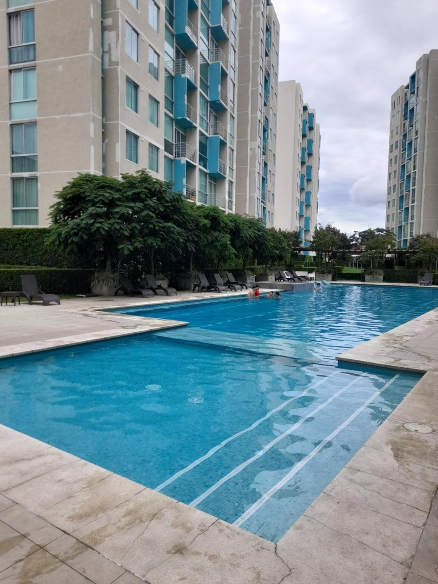 Lujoso condominio con lavadora y secadora, S. José San José Esterno foto